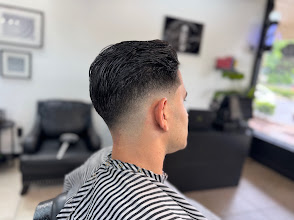 Taper haircut at Carlis Barbershop